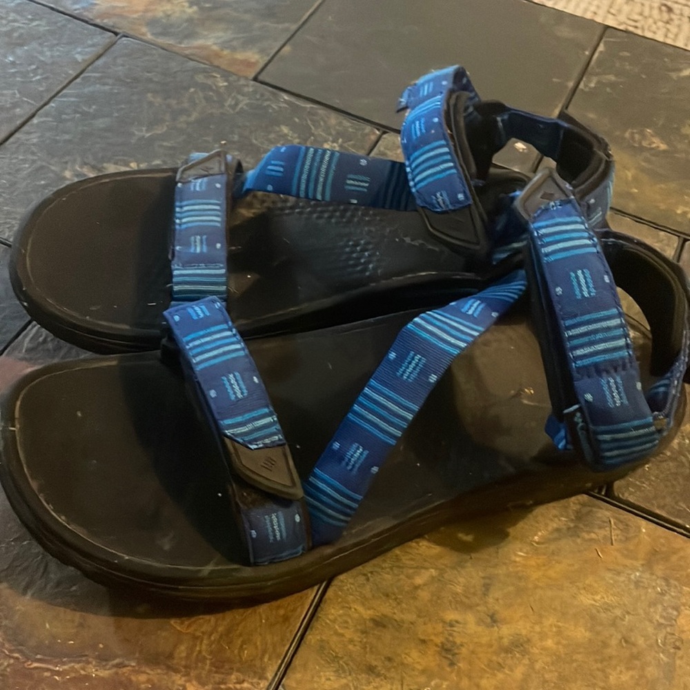 Columbia sandals size 14 never won